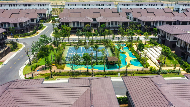 Biệt thự hạng sang của giới nhà giàu giữa lòng “thành phố vệ tinh” Sài Gòn - Ảnh 20. Biệt thự hạng sang của giới nhà giàu giữa lòng “thành phố vệ tinh” Sài Gòn - Ảnh 20.