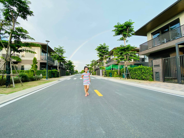 Biệt thự hạng sang của giới nhà giàu giữa lòng “thành phố vệ tinh” Sài Gòn - Ảnh 9. Biệt thự hạng sang của giới nhà giàu giữa lòng “thành phố vệ tinh” Sài Gòn - Ảnh 9.