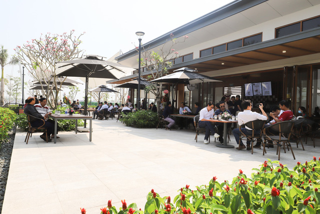 Biệt thự hạng sang của giới nhà giàu giữa lòng “thành phố vệ tinh” Sài Gòn - Ảnh 17. Biệt thự hạng sang của giới nhà giàu giữa lòng “thành phố vệ tinh” Sài Gòn - Ảnh 17.