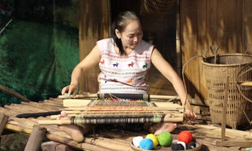 Bảo tàng Phụ nữ Nam Bộ giới thiệu vẻ đẹp nghề dệt thổ cẩm của phụ nữ Mạ