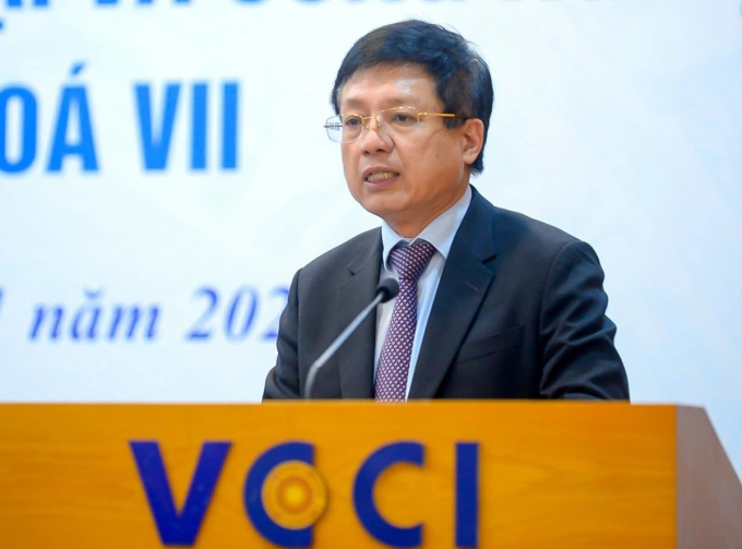 Ông Hồ Sỹ Hùng phát biểu tại lễ nhậm chức chiều 3/11. Ảnh: VCCI