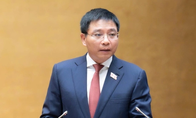 Bộ trưởng Tài chính Nguyễn Văn Thắng trình bày tờ trình dự Luật Thuế thu nhập cá nhân sửa đổi, sáng 4/11. Ảnh: Media Quốc hội