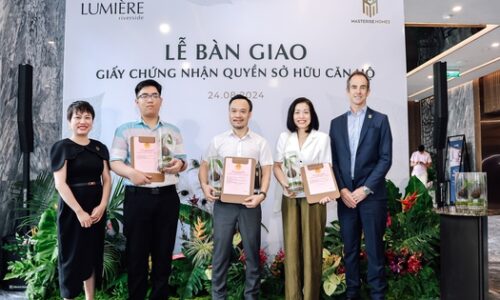 Masterise Homes bàn giao sổ hồng cho cư dân LUMIÈRE riverside theo đúng cam kết | Dự án | Tài Chính