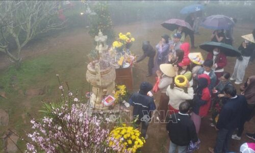 Đền Nưa – Am Tiên trước ngày ‘mở cổng trời’