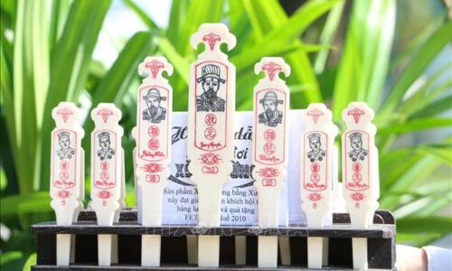 Giữ lại ký ức Tết xưa bằng nghề làm xăm hường truyền thống