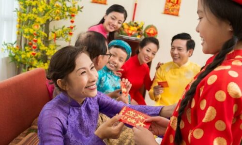 Tuổi nào xông đất đẹp năm Ất Tỵ 2025?