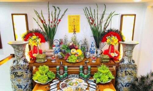 Văn khấn xin dọn bàn thờ cuối năm 2024