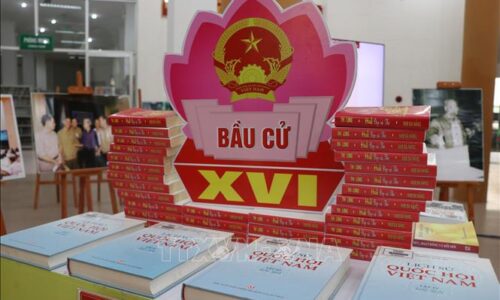 Trưng bày hơn 350 tư liệu sách, ảnh về bầu cử
